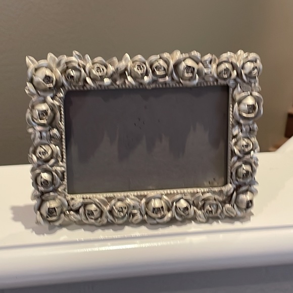 New, never displayed 4x6 picture frame by concepts - pretty silver roses design - Picture 8 of 8